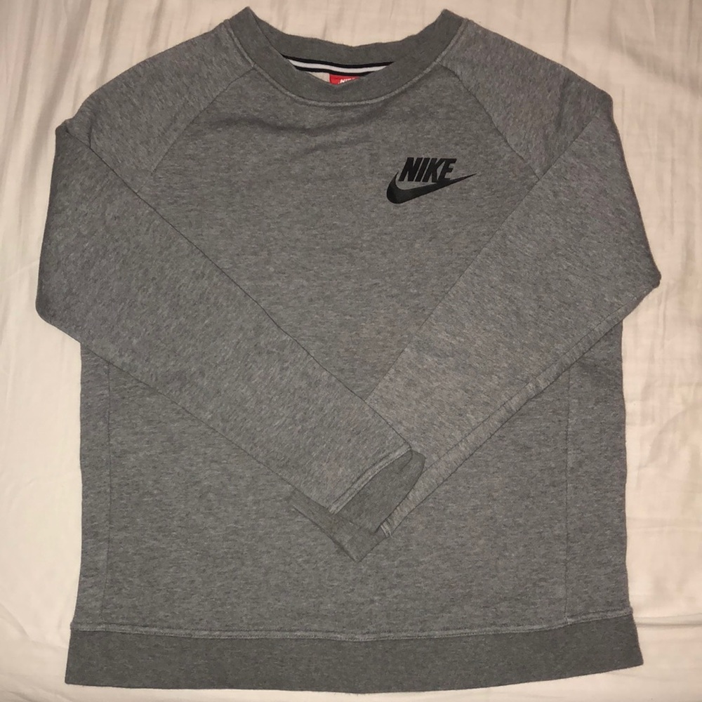 Nike woman’s grey crew neck